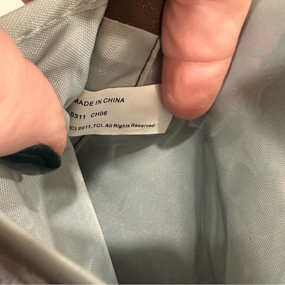 Travelon Anti-Theft Classic Crossbody Bag - Brown with LED Light - Picture 13 of 16